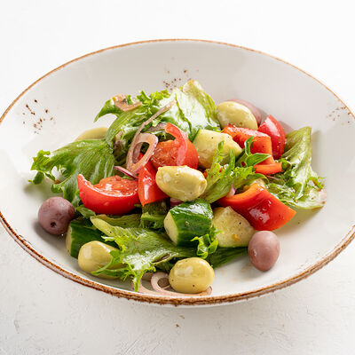 Салат греческий в На берегу по цене 690 ₽