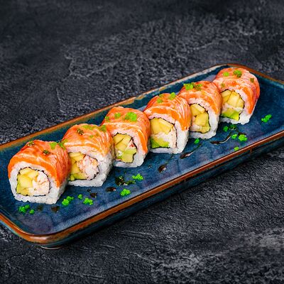 Ролл с лососем и манго в Sticks Sushi по цене 790 ₽