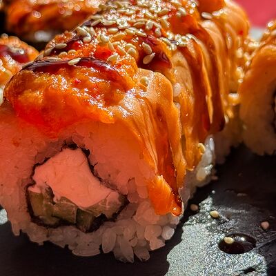 Ролл запечённый Филадельфияв Vanana cafe по цене 830 ₽