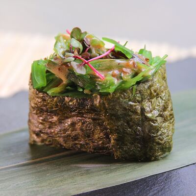 Гункан с чукой в Uminami по цене 180 ₽