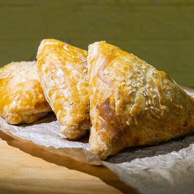 Самса с курицейв Сальмаидрис по цене 150 ₽