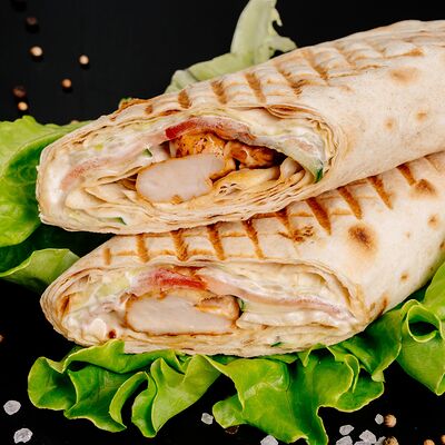 Шаурма Цезарь с индейкой в УГОЛЬ&МЯСО по цене 410 ₽