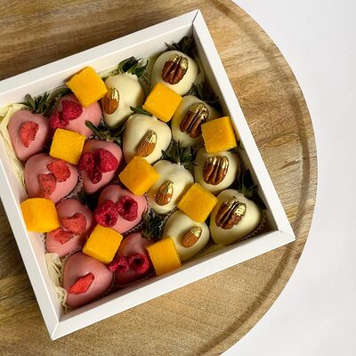 Клубничный набор Моника средний в Клубника по цене 4990 ₽