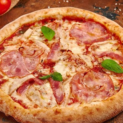 Пицца с беконом, курицей и ветчиной (23 см) в Пицца, паста и баста по цене 399 ₽