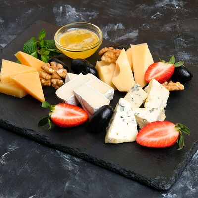 Сырная тарелка в География по цене 1400 ₽