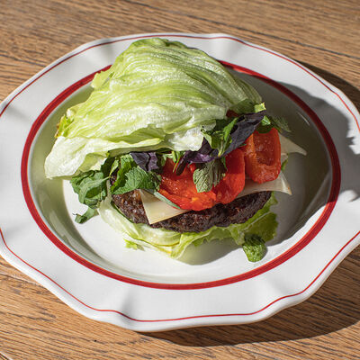 Бургер с говядиной Green в Touché по цене 1100 ₽