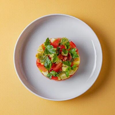 Салат из свежих овощей в VASILCHUKI Chaihona №1 по цене 350 ₽