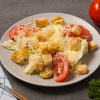Салат Цезарь с курицей в Соляночка