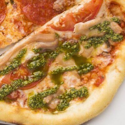 Пицца Чикен Песто в Кофейня №1 по цене 425 ₽