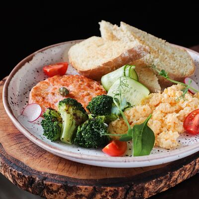 Бранч от шефа с котлеткой из лосося в Настойчивость по цене 530 ₽