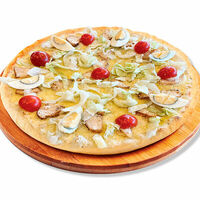 Цезарь (30 см) в LA Burger & Pizza