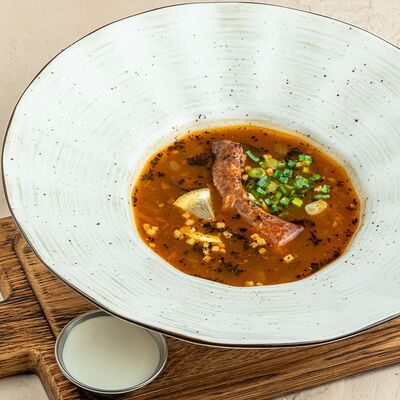 Мясная солянка с копченым рёбрышком в Brasserie Kriek по цене 760 ₽