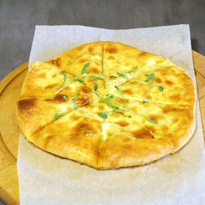 Хачапури по-имеретински в Грузия и вино по цене 550 ₽