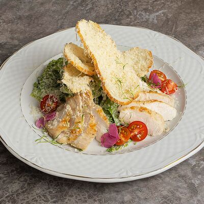 Салат Цезарь с цыплёнкомв Гранж Кафе по цене 950 ₽