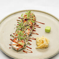 Райс фри с фарерским лососем, крабом и авокадо в Robata