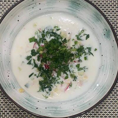 Окрошка с копчёной куриной грудкойв Ай-вай по цене 550 ₽