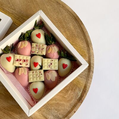 Клубничный набор Верона маленький в Клубника по цене 2990 ₽