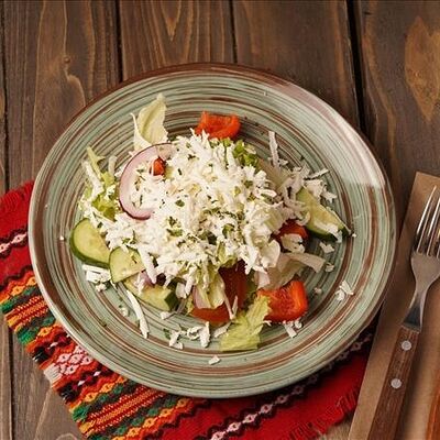 Салат Шопский в Балкан Гриль Вкус Сербии по цене 540 ₽