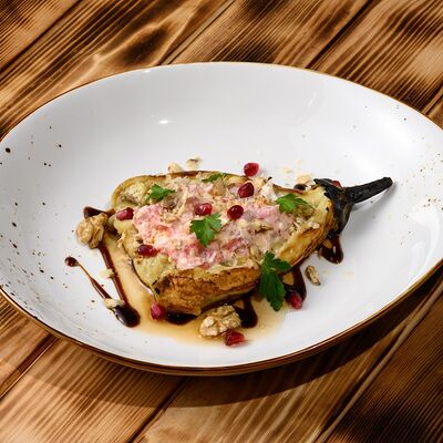 Запеченный баклажан на мангале со страчателлой в Ресторан Мангал по цене 590 ₽