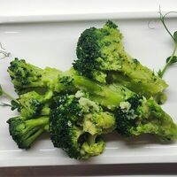 Капуста брокколи с чесноком в Алиби