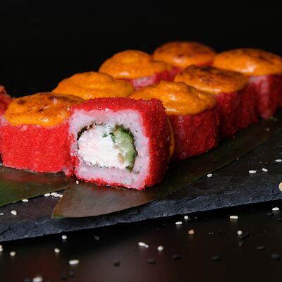 Калифорния с креветкой в Caviar Rolls по цене 806 ₽