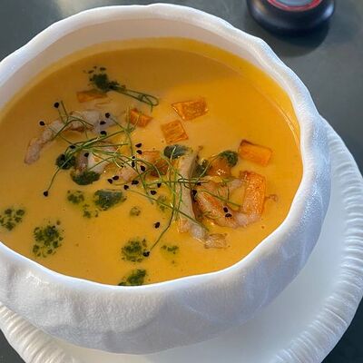 Крем-суп тыквенный с морепродуктами в Акватория по цене 715 ₽