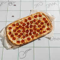 Пеперони полметра в Epic Pizza