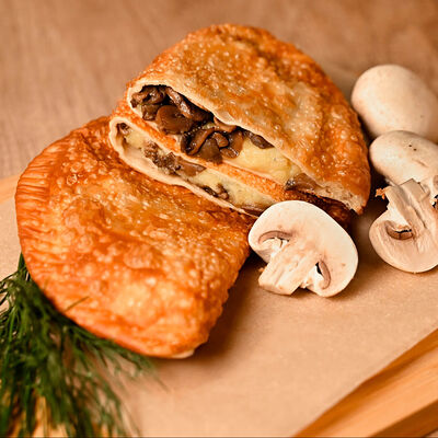 Чебуссэр с Картофелем и грибами в Чебуссэр по цене 299 ₽