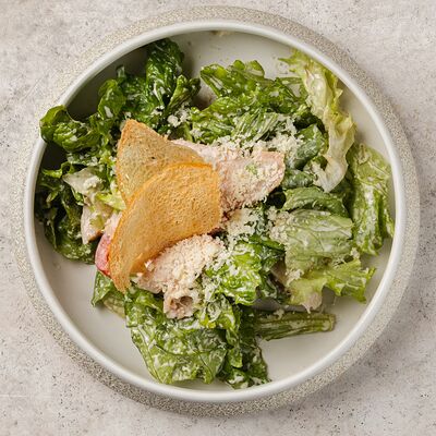 Салат цезарь с цыпленком в Ресторан Европа по цене 520 ₽