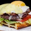 Картофельная вафля с бифштексом, беконом и яйцом в Мясорубка Angus по цене 620