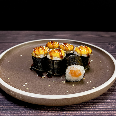 Запеченный мини-ролл с лососем в Hatimaki по цене 409 ₽