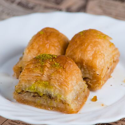 Пахлава с фисташкойв Пироги чуду по цене 110 ₽