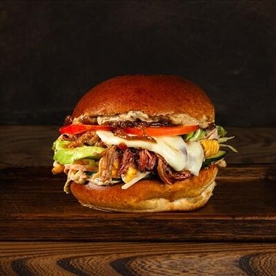 Бургер pulled pork в N.I.G.D.E по цене 875 ₽