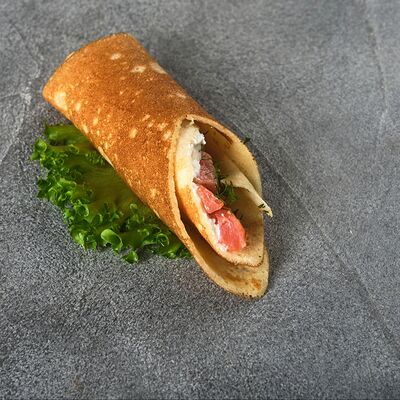 Блинчик с семгой в Brusketta.pro по цене 241 ₽