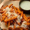 Батат фри с копченым сыром и соусом блю чиз в Кочевники по цене 750
