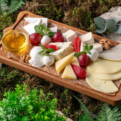 Сырное ассорти в Павлин 2.0 по цене 1050 ₽