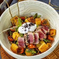 Салат Нисуаз со свежим тунцом в Байкал