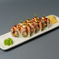 Опаленный лосось и креветка в SushiCafe