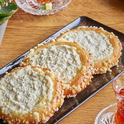 Ватрушка в Maroon по цене 490 ₽