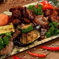 Мясной пир на гриле в Гриль Хаус
