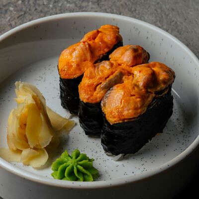 Суши острые с лососем в Smile по цене 541 ₽