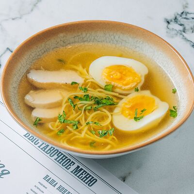 Куриный суп с домашней лапшой в Завтрачная по цене 350 ₽