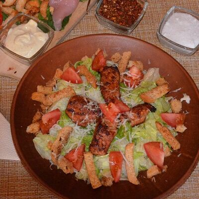 Цезарь с курицей в Mr.Kebab по цене 440 ₽