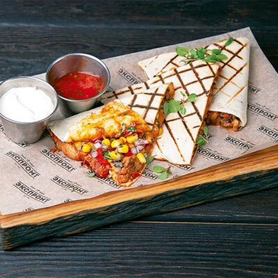 Кесадилья с курицей в Экспромт по цене 740 ₽