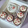 Комбо-набор Бенто-торт Пук любви и 5 десертов-трайфлов в стакане в Marys Cakes по цене 3590