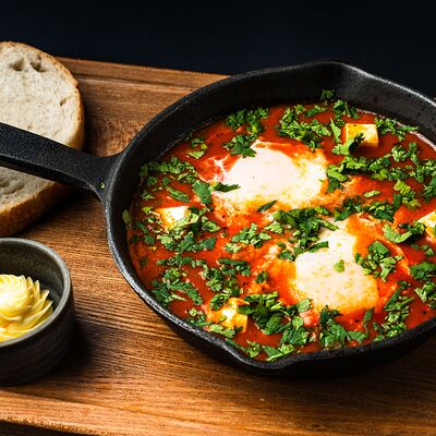 Шакшука в Два веселых гуся по цене 560 ₽