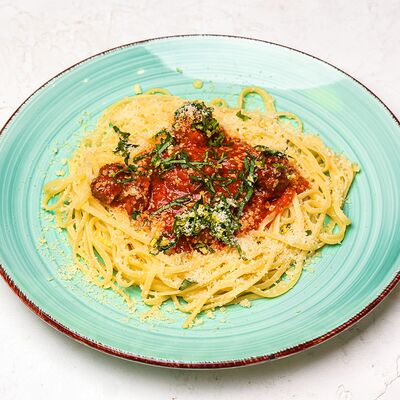 Паста с фрикадельками в томатном соусе в Antonio по цене 570 ₽