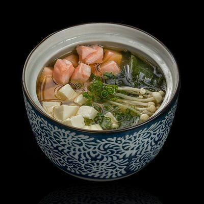 Мисо суп с грибами и лососем в Koi sushi bar по цене 790 ₽