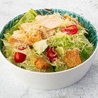 Цезарь с курицей в Тарелка