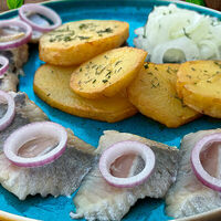 Сельдь с тёплым картофелем в Место Про Тесто